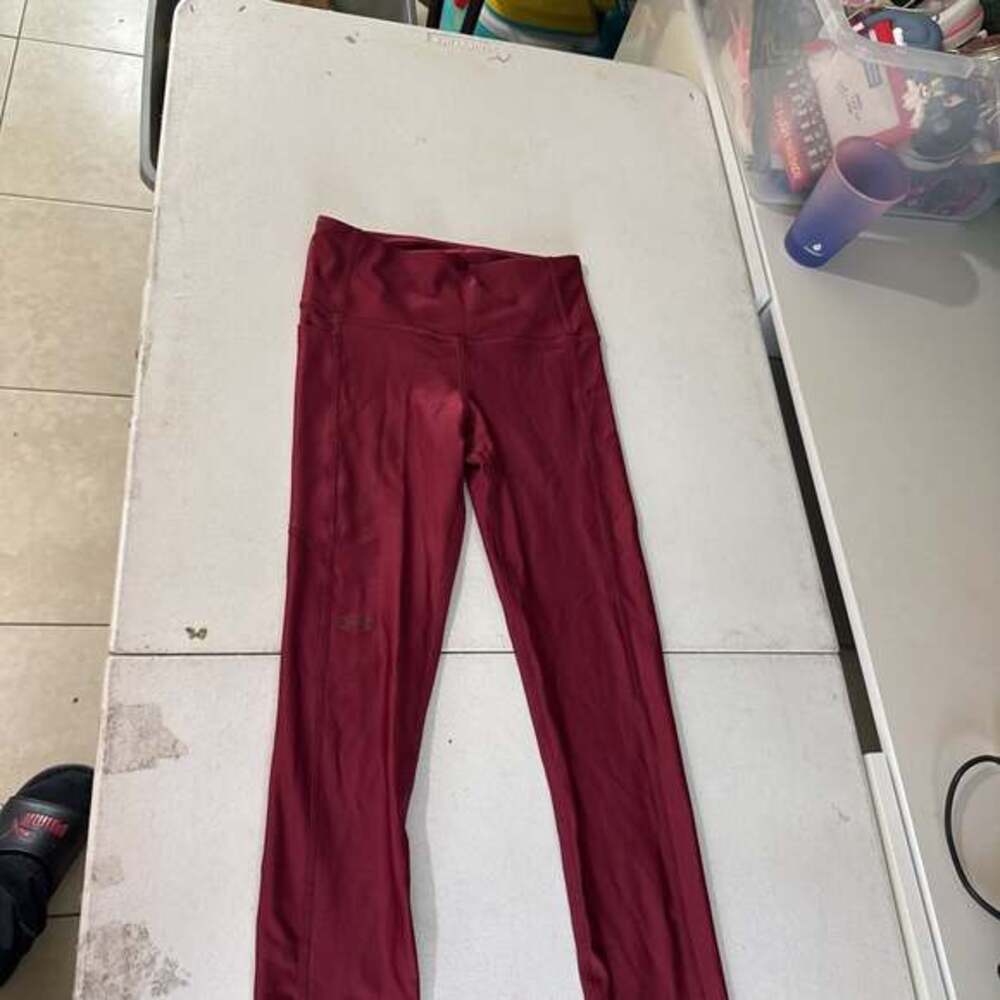 Under Armour Women's Red Leggings Size XS